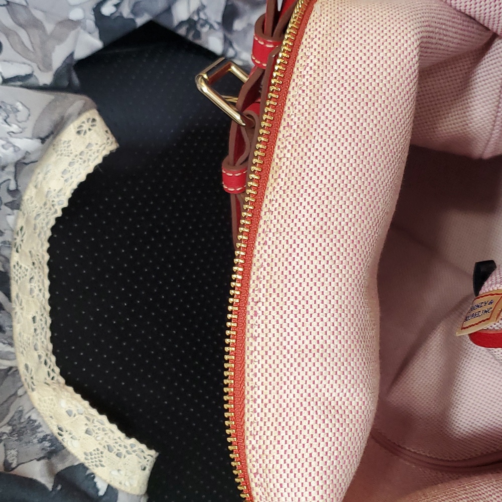 Dooney & Bourke Large Red Pebble Leather Hobo Dillen Pocket Sac - Picture 11 of 11